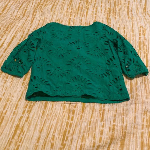 Vibrant, green, lined, eyelet blouse! - Picture 3 of 6